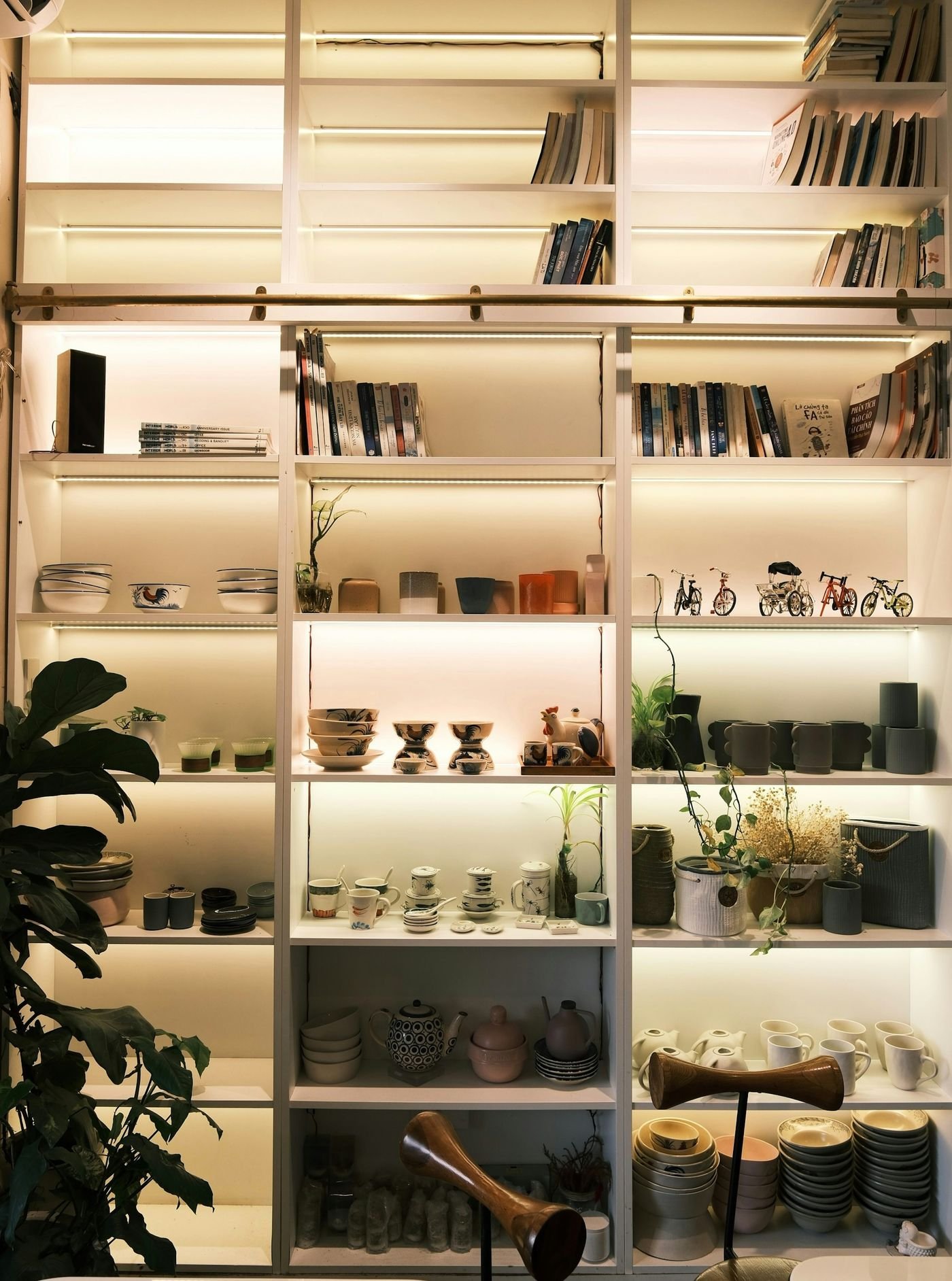 Vertical storage solutions in a small living space with floating shelves